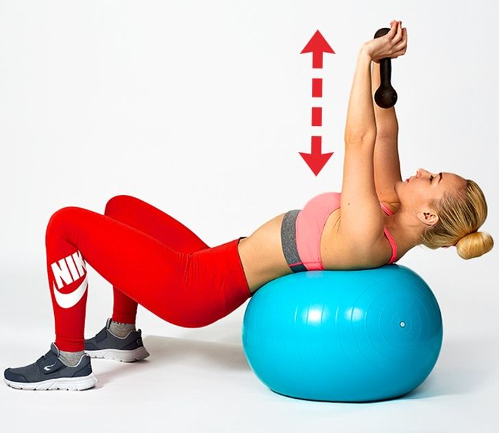 ćwiczenia z hantlami na biust