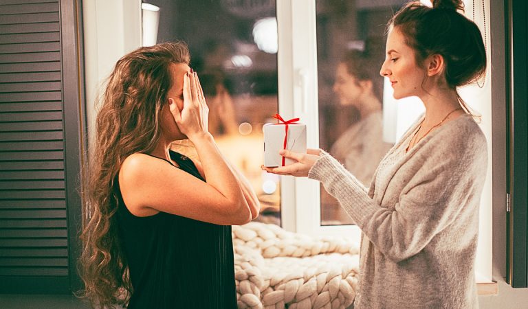 Najlepsze pomysły na prezent świąteczny dla mamy