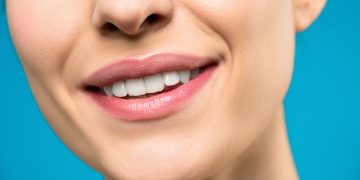 śnieżnobiały uśmiech