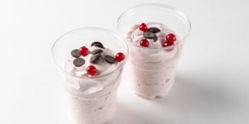 Ilustracja artykułu: Desery bez pieczenia: 15 szybkich przepisów na każdy dzień