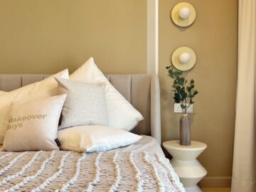 Ilustracja artykułu: Jak urządzić przytulną sypialnię bez remontu: tekstylia, światło i kolory, które robią różnicę