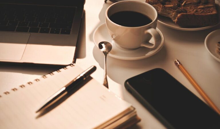 Małe nawyki na codzienną pewność siebie: prosty przewodnik od rana do resetu myśli