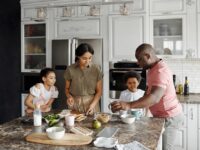 Ilustracja artykułu: Szybkie obiady dla całej rodziny bez nudy: 15 sprawdzonych pomysłów na kilka dni do przodu