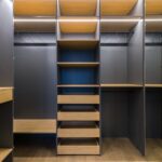 Ilustracja artykułu: Tanie sposoby na porządek w domu: proste strefy, systemy przechowywania i metamorfoza wnętrz bez chaosu