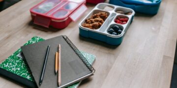 Ilustracja artykułu: Fit przekąski do pracy: szybkie przepisy na zdrowe i sycące smaki na wynos