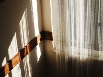 Ilustracja artykułu: Porządek w domu bez pośpiechu: sprawdzone sposoby i mikro-sesje na każdy dzień