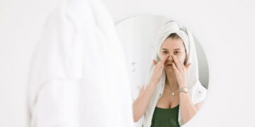 Ilustracja artykułu: Najczęstsze błędy w codziennej pielęgnacji skóry i jak je naprawić krok po kroku