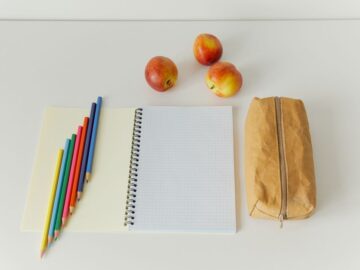 Ilustracja artykułu: Fit przekąski do pracy i szkoły: jak wybierać, żeby syciły i nie obciążały (bez błędów)