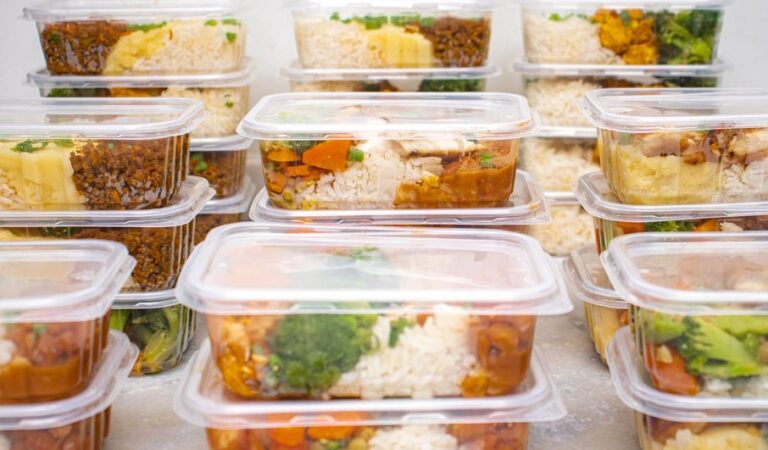 Szybkie obiady na kilka dni: planowanie menu, porcjowanie i mniej marnowania jedzenia